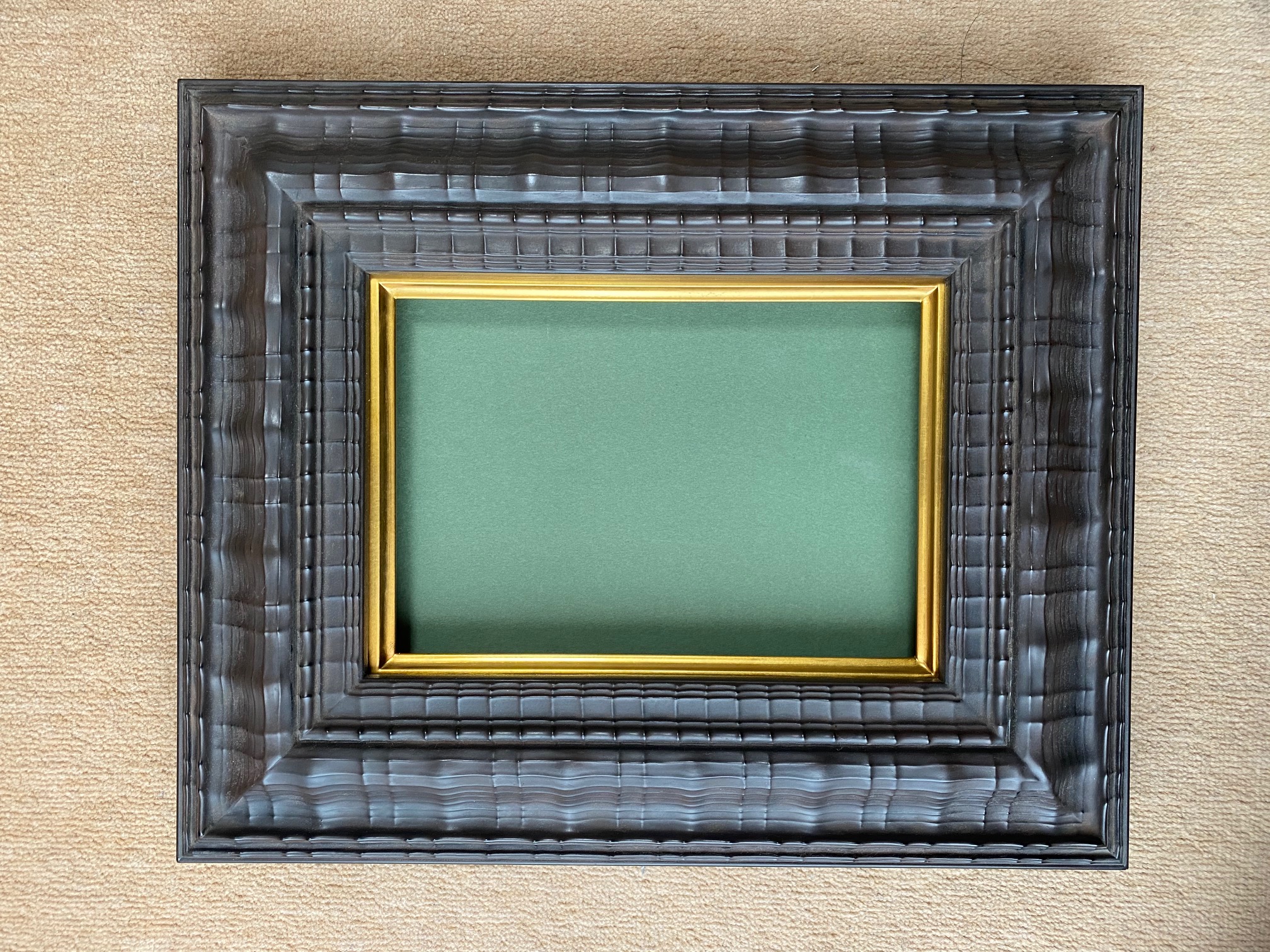 オランダ縁No.2こげ茶いぶし仕上げ｜むかしからある定番的油彩画額人物画はもちろん風景画、静物画でも合わせやすい額です。